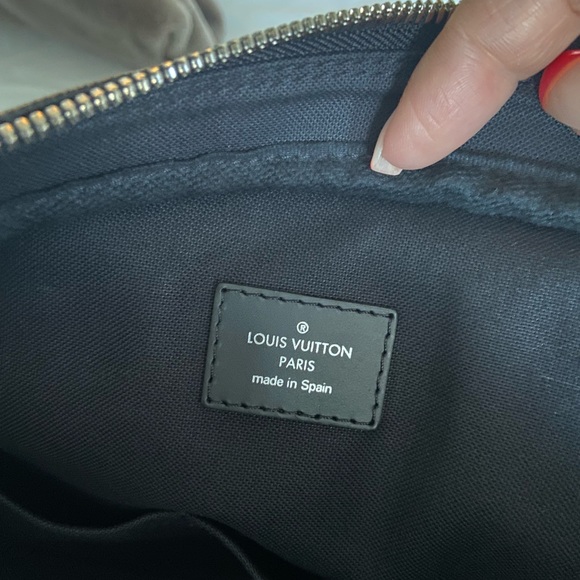 Louis Vuitton Porte Documents Brand new condition. - Picture 8 of 9